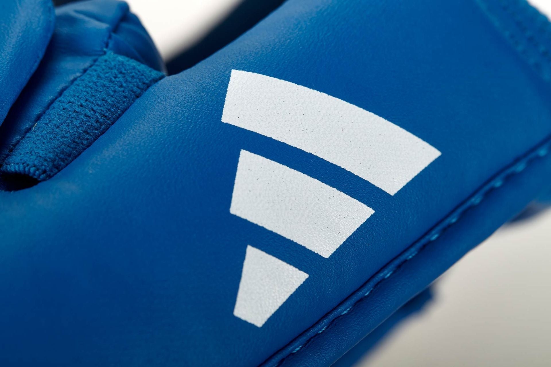 Adidas chrániče nártů schválené WKF, modré