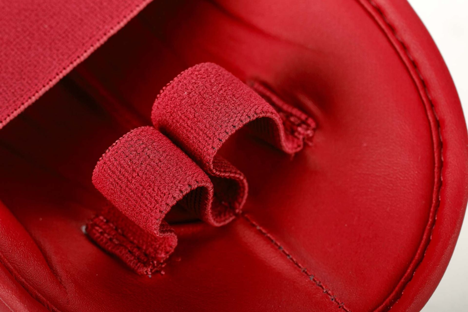 Adidas chrániče nártů schválené WKF, červené